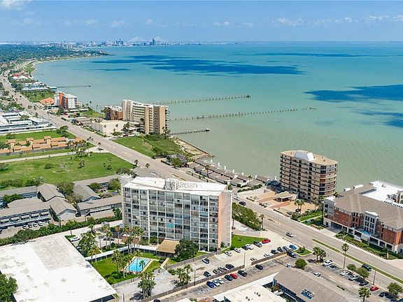 3rd image of 4600 Ocean Dr APT 703