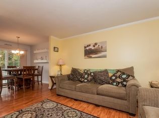 17 Seawood Rd, Wareham, MA 02571