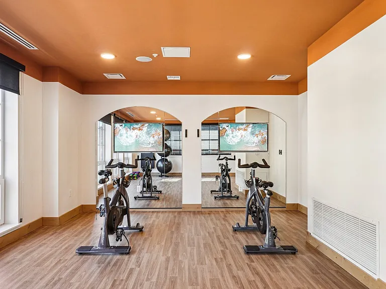 Oso Apartments — Photo 10