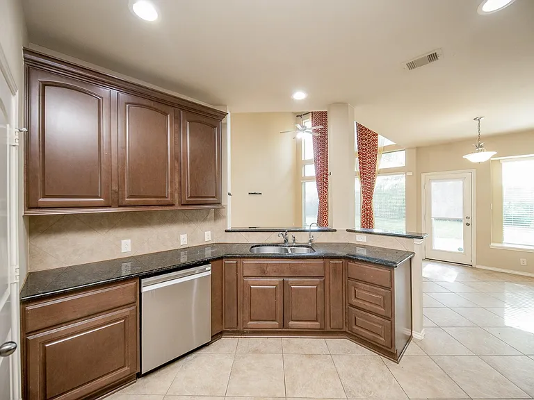 4019 Windmill Creek Dr — Photo 11