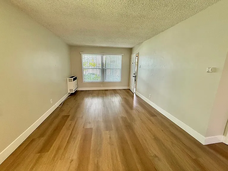 820 E San Antonio Dr — Photo 8