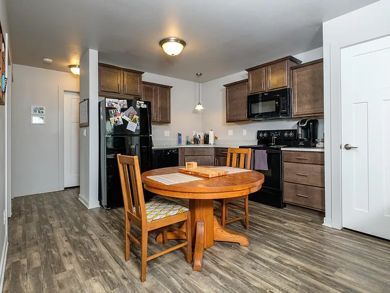 4810 NE Crestmoor Ln — Photo 5