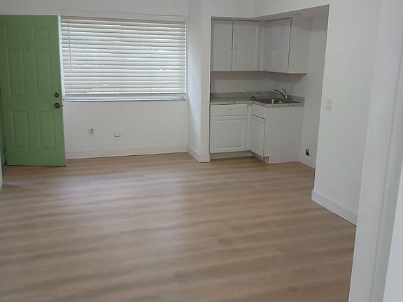 2nd image of 907 Euclid Ave APT 6