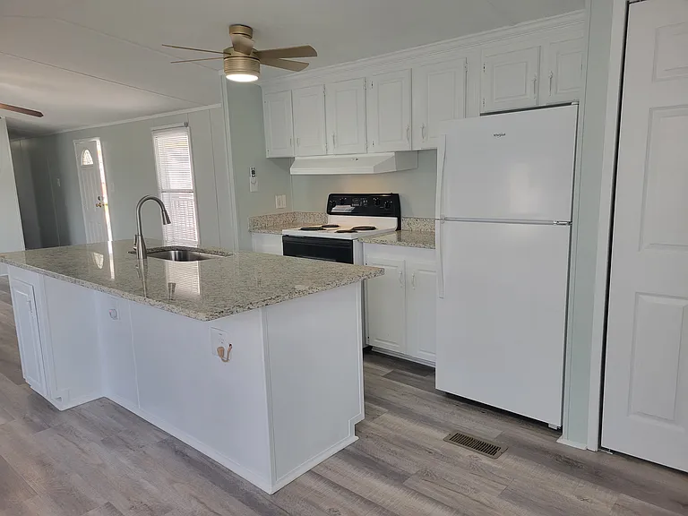 1107 Lissie Ln — Photo 17