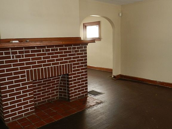 4th image of 1375 Loretta Ave