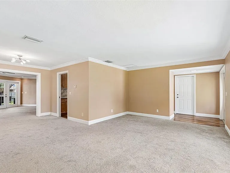 1230 15th Ct SW — Photo 3