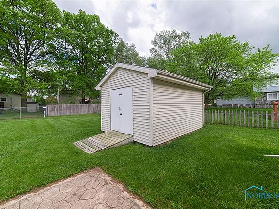 4th image of 1018 Bedford Woods Dr