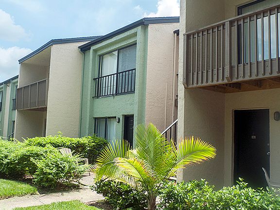 3rd image of 305 Glades Cir #072