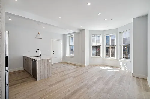 Serpentine Apartments: Newly Renovated in the Heart of Drexel Photo 1