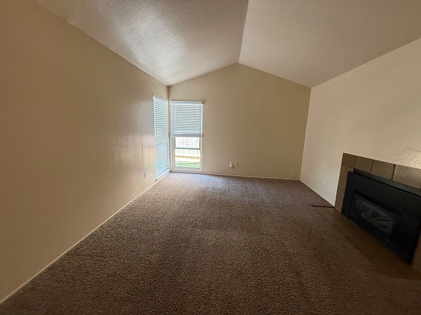 2962 Denise Ct - West Sacramento 95691 — Photo 2