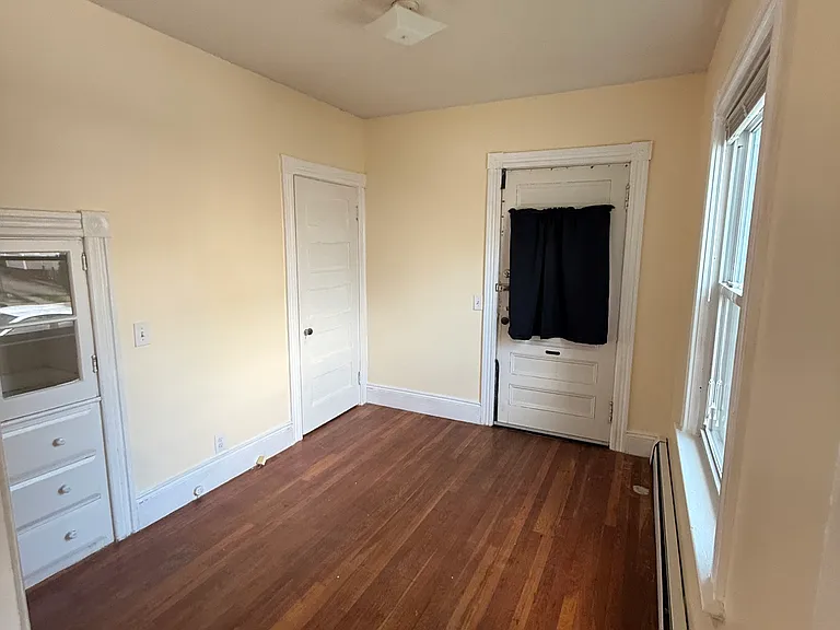  153 Woodbine St 1stFlr 2Bed NEWFlooring NEWPaint NOPets Storage Prkg — Photo 14