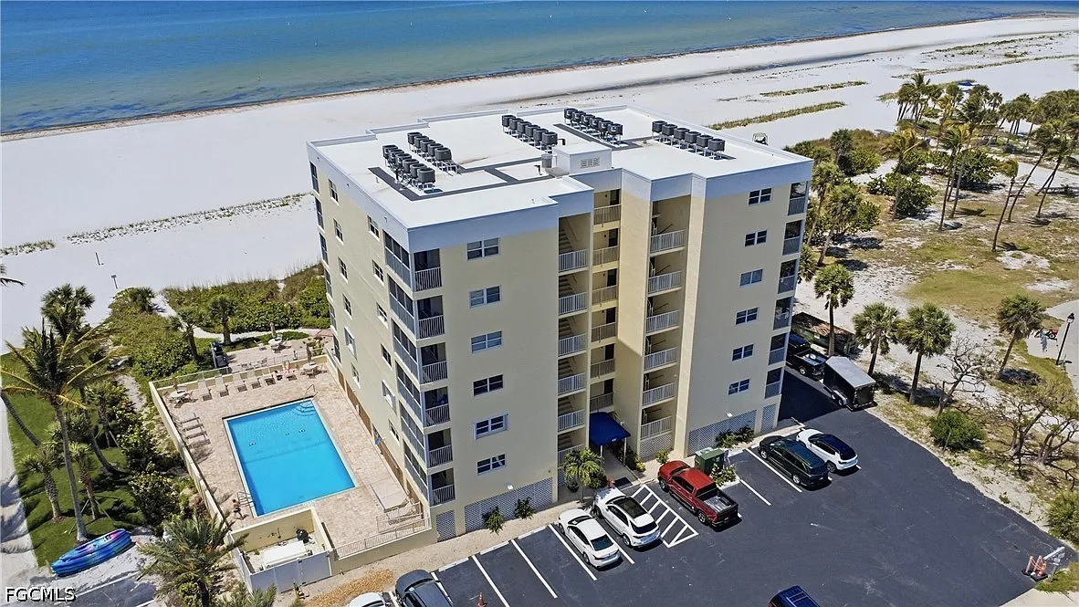 2 bed, 2.0 bath, 1045 sqft, $5,500 — Photo 4
