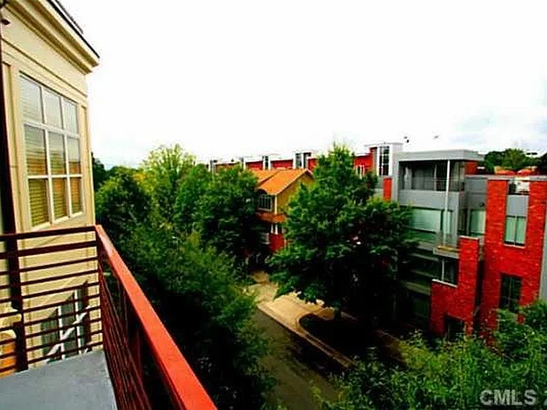 unit facing the street not the court yard