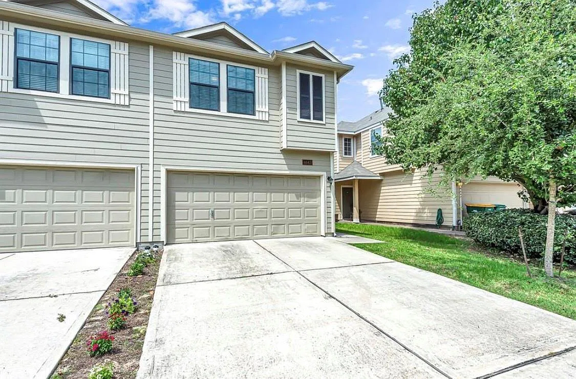 3 bed, 2.5 bath, 1732 sqft, $1,950 — Photo 1