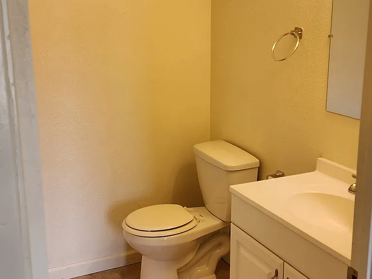 Elm Tree Estates Apartments — Photo 7