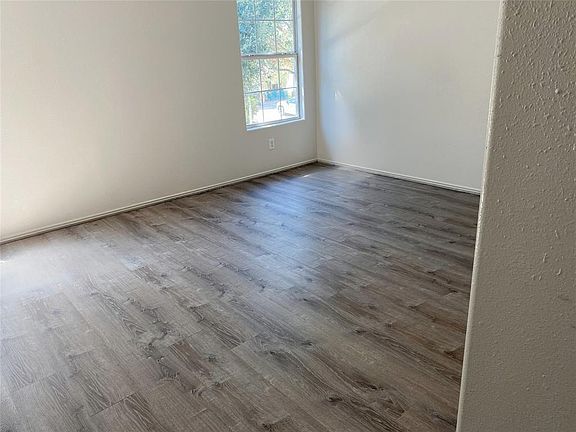 5th image of 8911 Danbury Hollow Ln