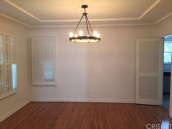 4th image of 10400 Moorpark St