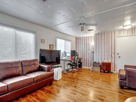 5th image of 206 Hawaii Cir