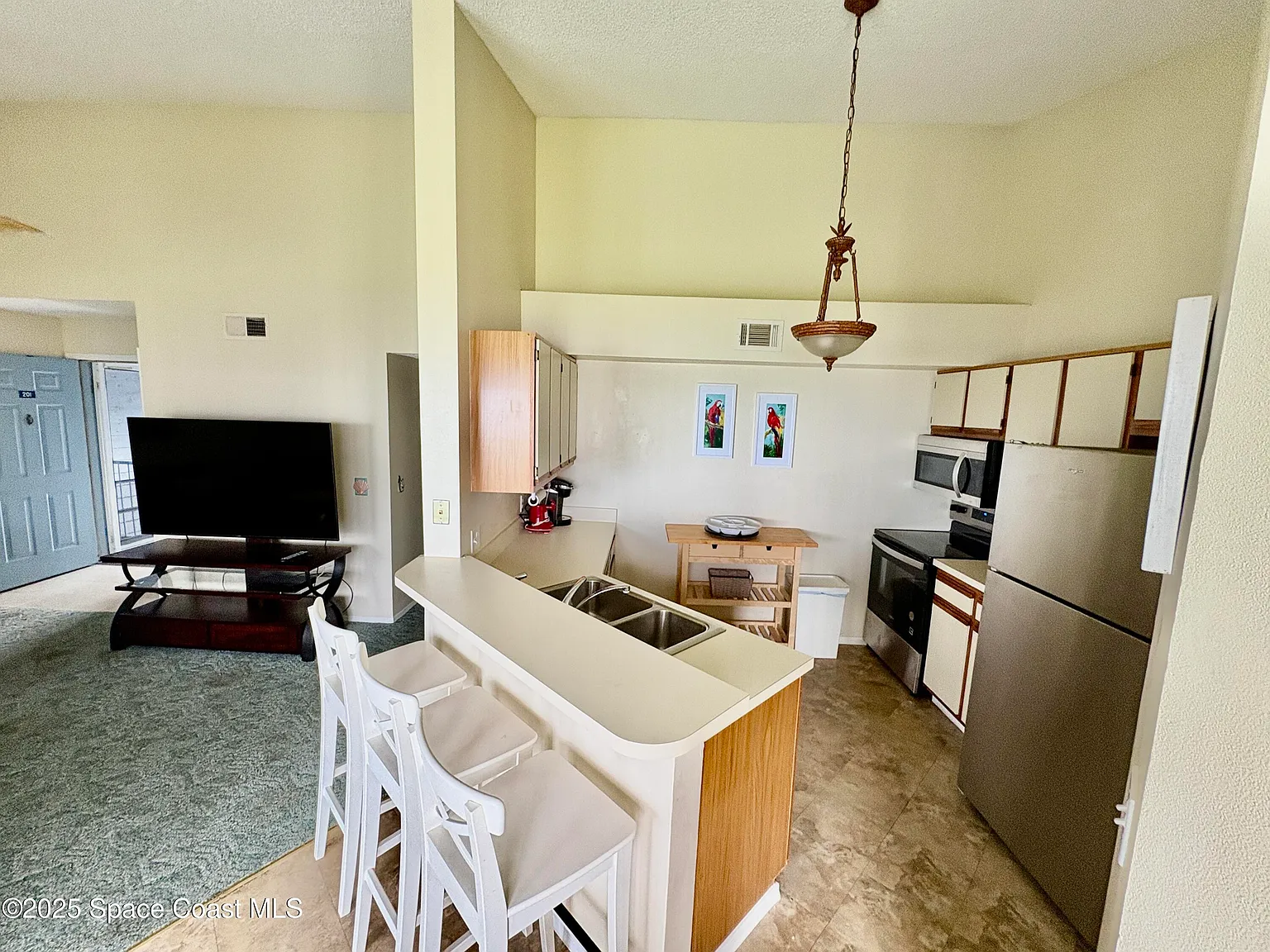 3 bed, 2.0 bath, 1186 sqft, $1,800 — Photo 4
