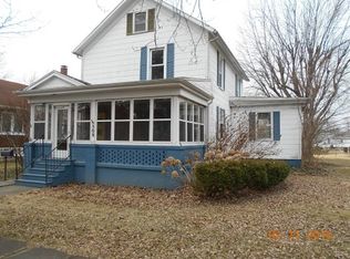 509 S Locust St, Pana, IL