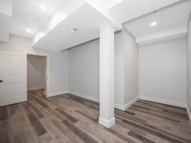 72-74 Boisvert St #4 — Photo 17