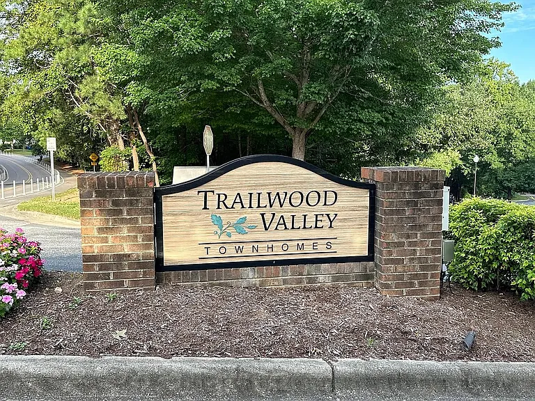 2226 Trailwood Valley Cir — Photo 14