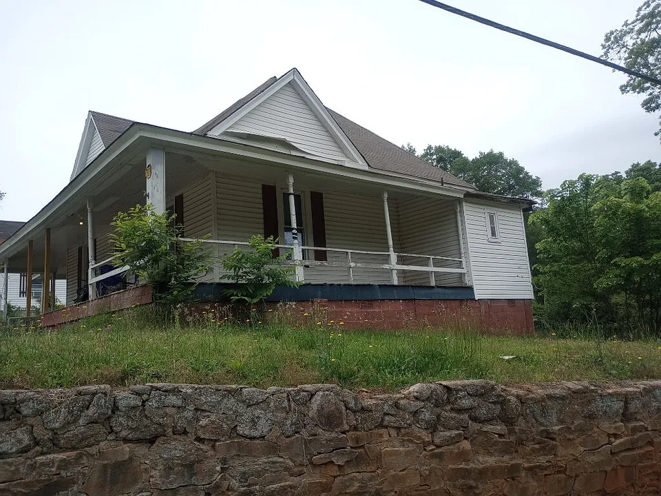 115 White Oak St