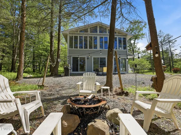 90 Westwood Dr, Lake Ariel, PA 18436
