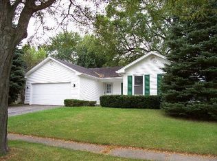 504 Old Hunt Rd, Fox River Grove, IL 60021