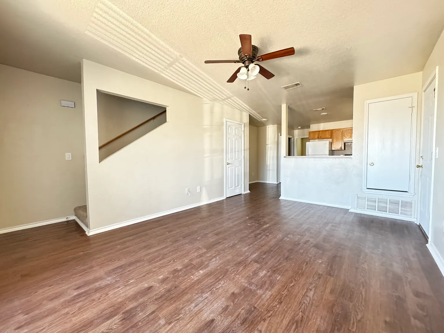 3 bed, 1100 sqft, $1,150 — Photo 1