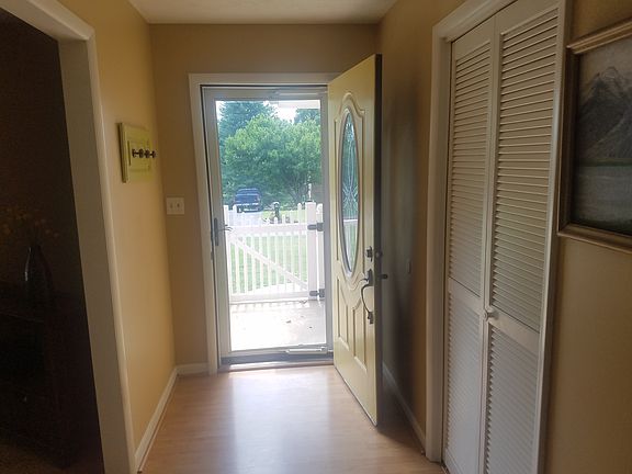 4th image of 125 Joseph Dr