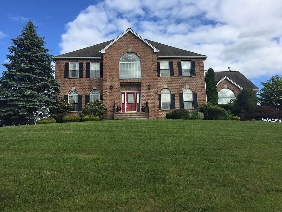 1st image of 31 Running Hills Dr