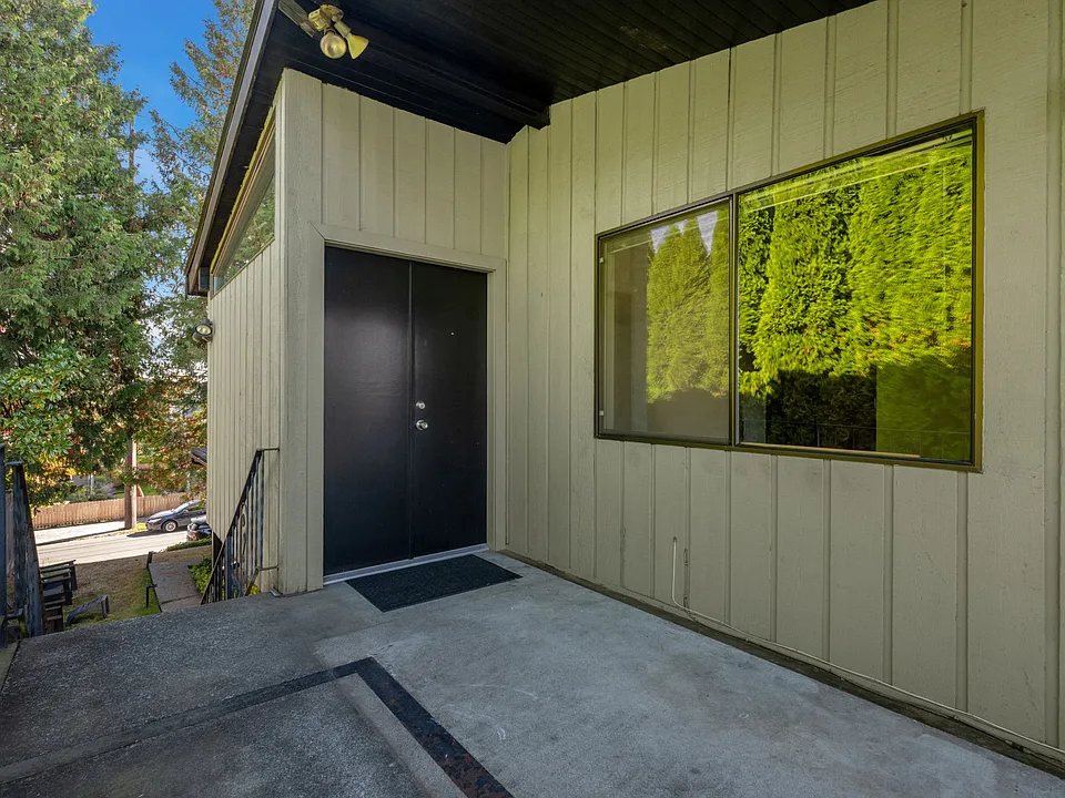 1925 3rd Ave W #1925