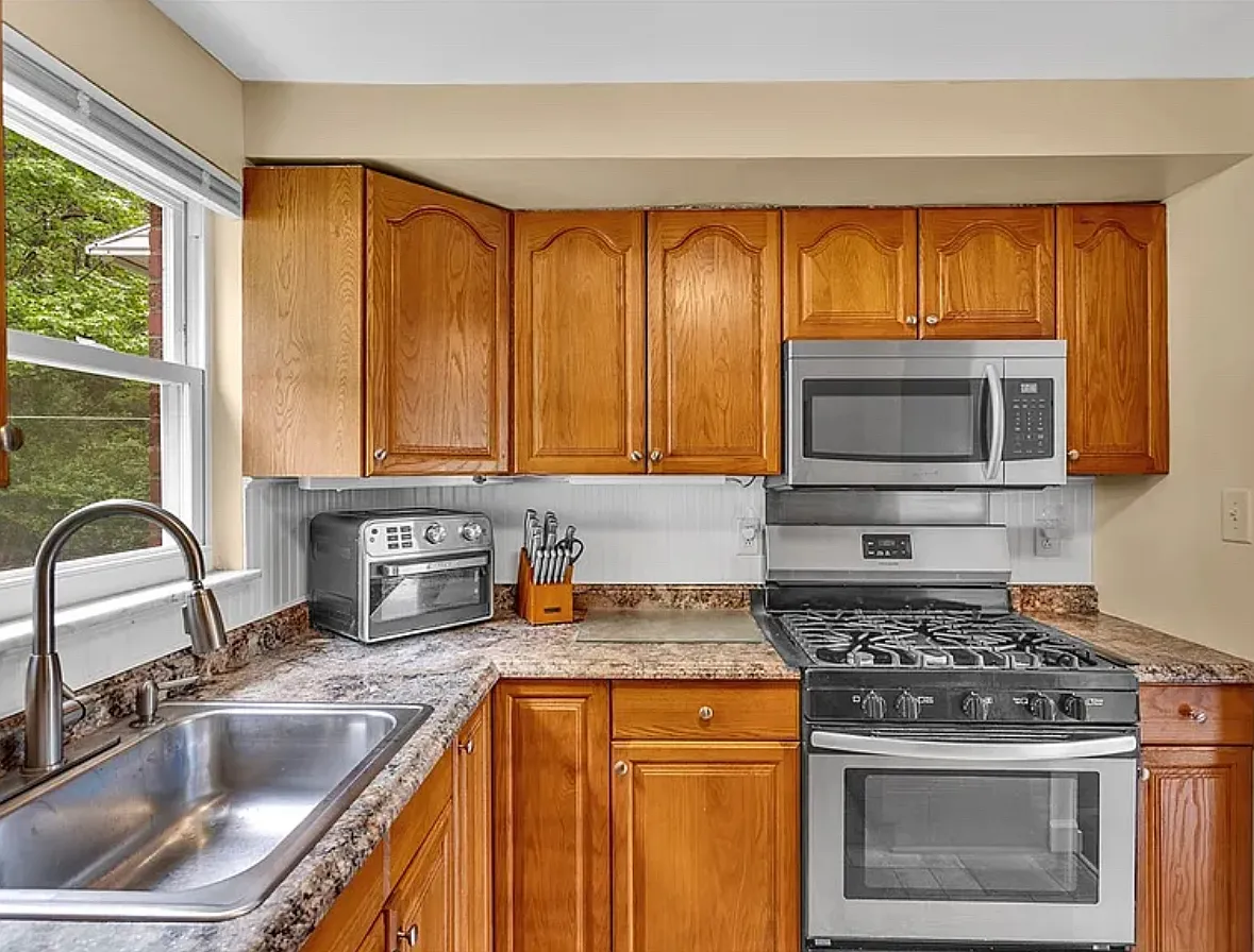 2 bed, 1700 sqft, $1,325 — Photo 2