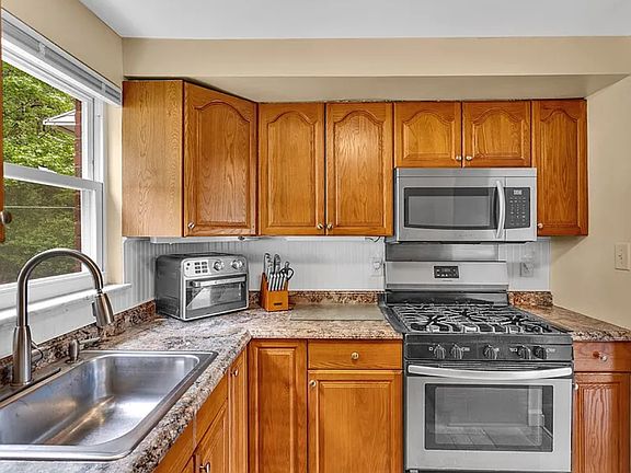 2nd image of 331 Macfarlane Dr