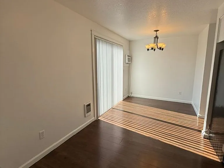 TLD184 — Photo 8