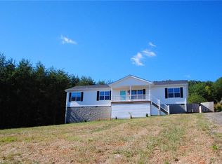 1130 E Old Phillips Rd, Pinnacle, NC 27043