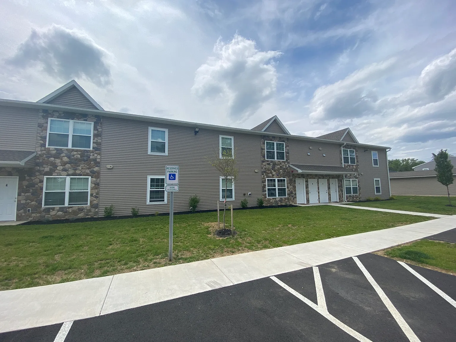 Towns Edge Apartments — Photo 2