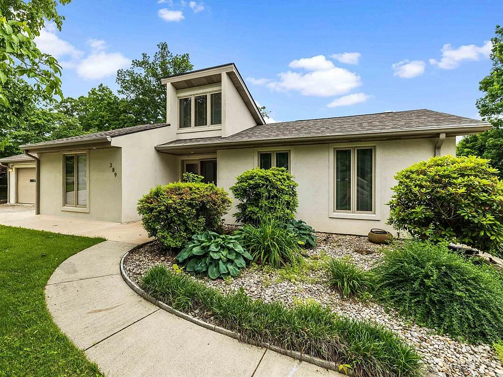 389 Lakeview Dr photo 1