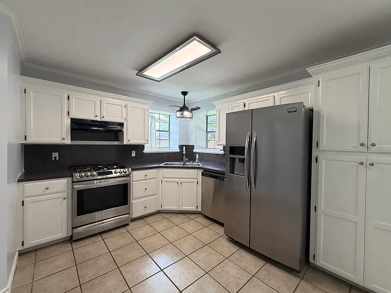 204 Rock Ridge Cir — Photo 3