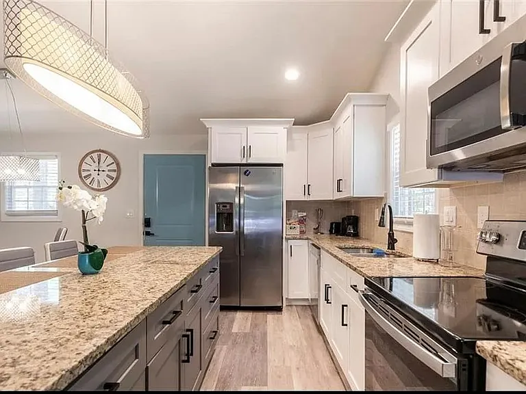 612 Cedar Ave NW #C — Photo 3