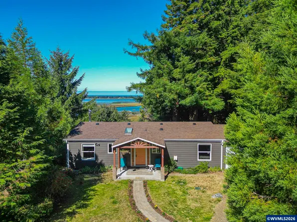 197 S Wells Dr, Lincoln City, OR 97367