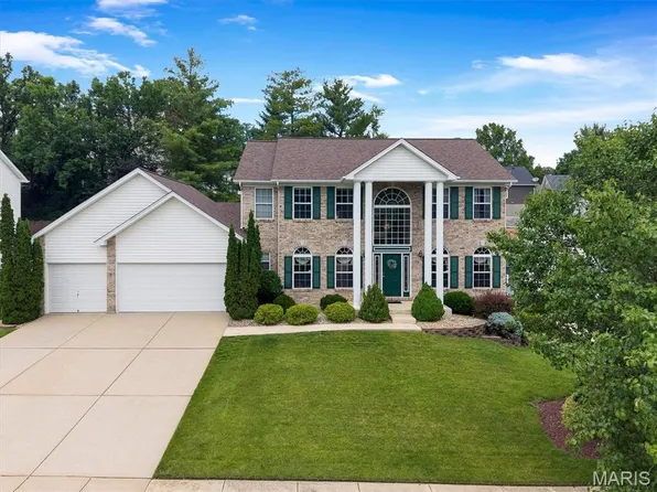 512 Deer Pointe Ct, Fenton, MO 63026