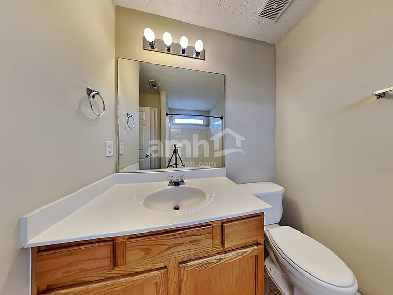 930 W Oaks Dr — Photo 11