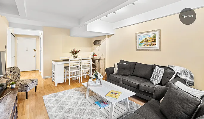 Sold by Triplemint | media 3