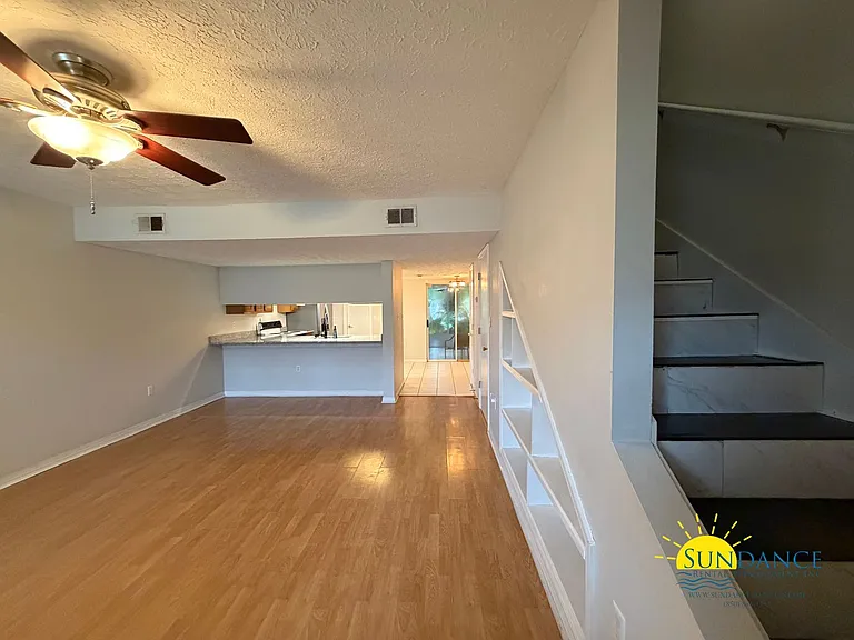 2404 Suwanee Ln — Photo 9