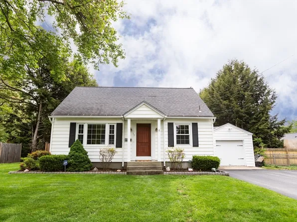 17 Leslie Dr, Pittsfield, MA 01201