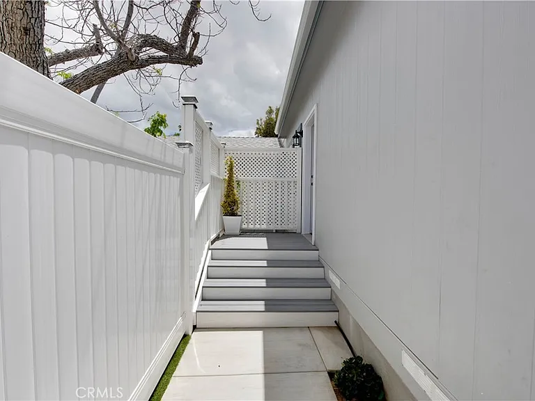 7317 Kelvin Ave — Photo 3