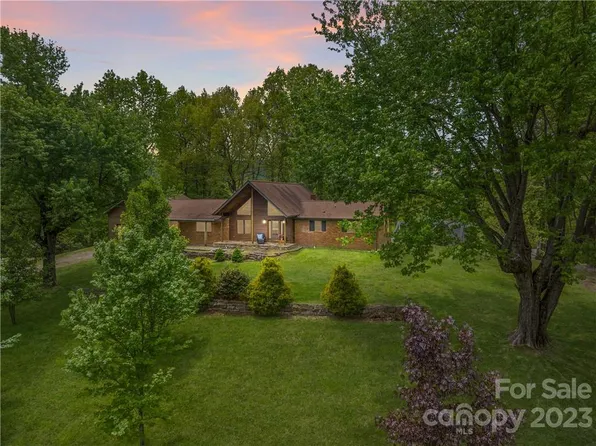 1836 Mountain Page Rd, Saluda, NC 28773