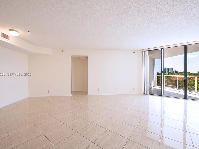 3610 Yacht Club Dr #511 — Photo 1